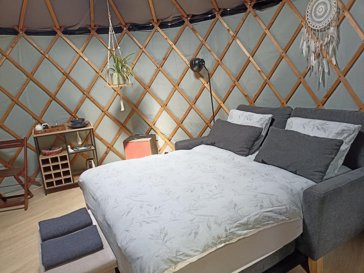 L'Echappee Au Jardin, Yourte Bucolique Godinne Ngoại thất bức ảnh