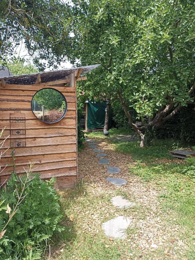 L'Echappee Au Jardin, Yourte Bucolique Godinne Ngoại thất bức ảnh